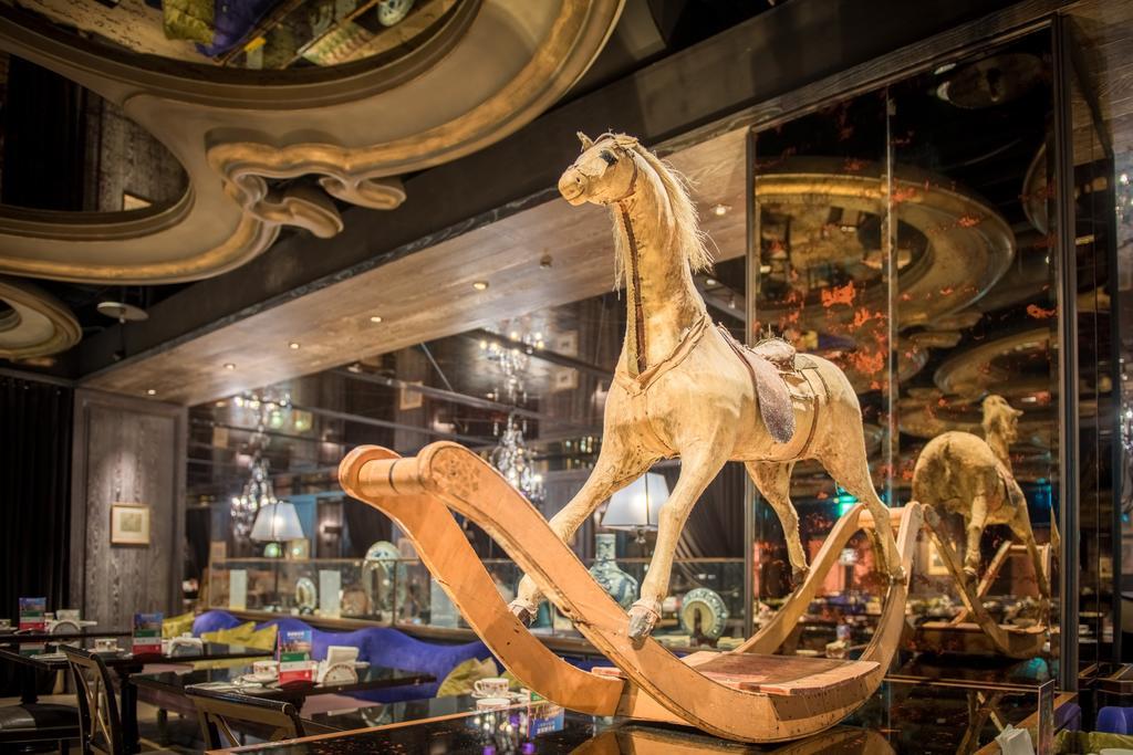 Palais De Chine Hotel Taipéi Exterior foto The carousel at the entrance of the store